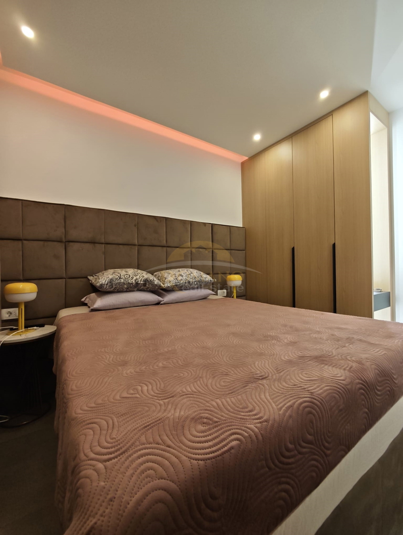 Luksuzni penthouse v Okrugu Gornjem/Čiovo s strešno teraso